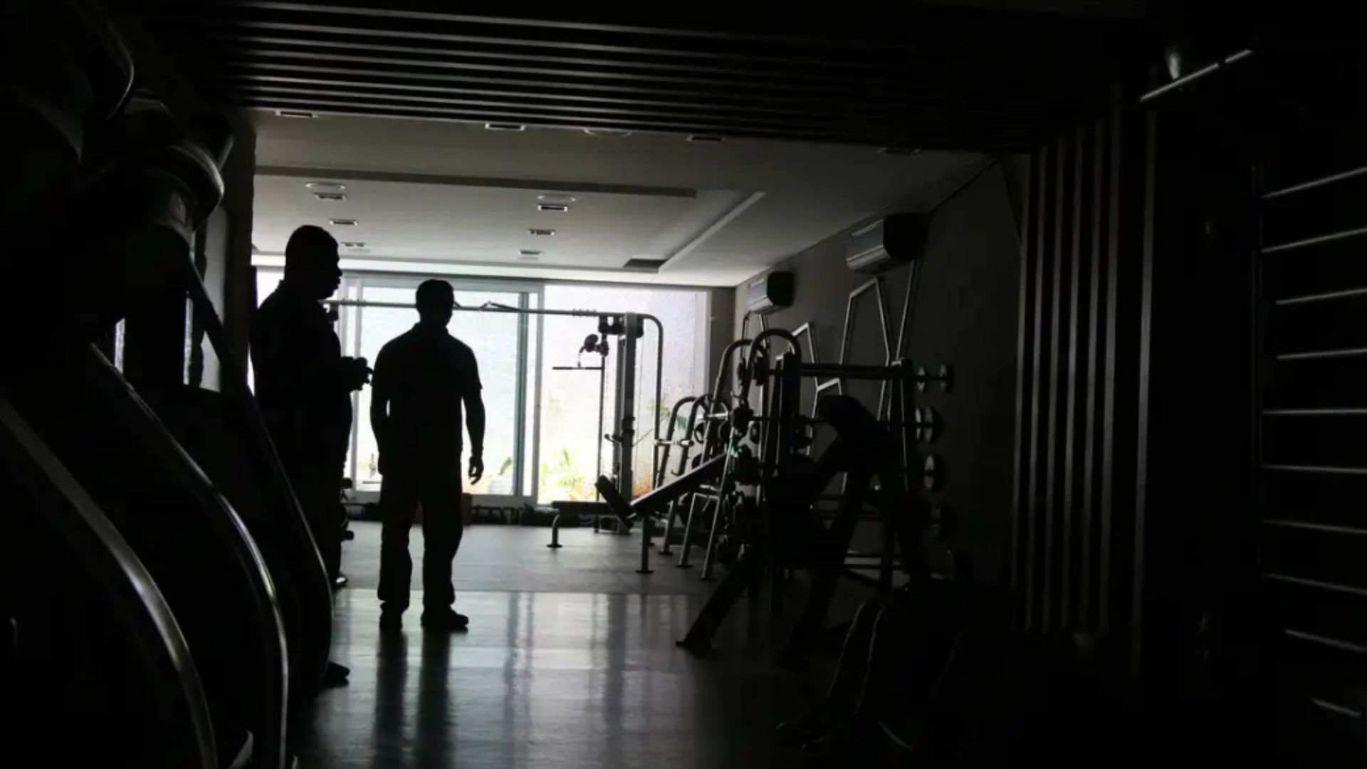 900 mil clientes seguem sem energia mais de 36 horas após apagão em SP