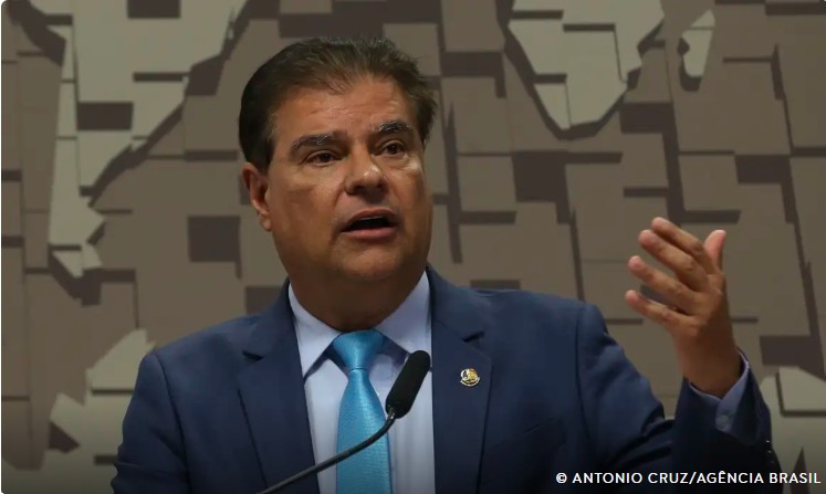 Senadores brasileiros viajam aos EUA para tentar barrar tarifa de 50%