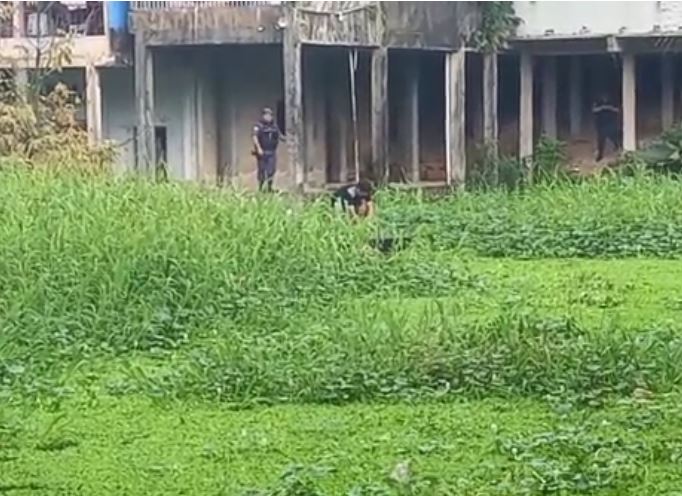 Corpo de homem é encontrado boiando em igarapé em Manaus