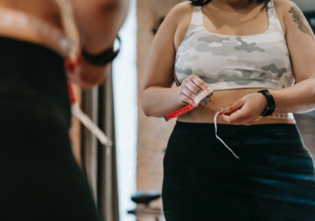 Emagrecer comendo é tema de live de personal trainer