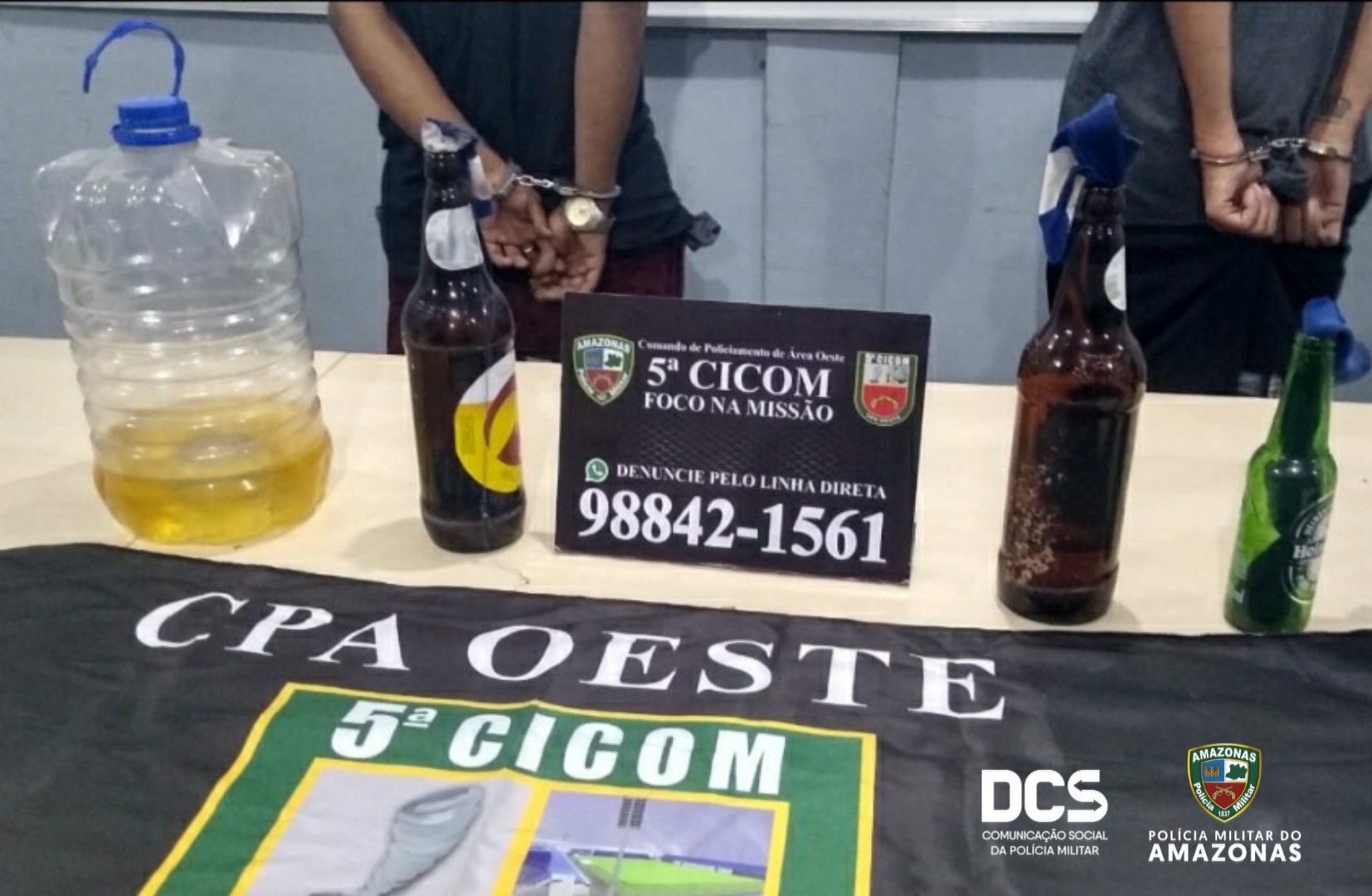 Dupla é presa com galões de gasolina e coquetéis molotov em Manaus