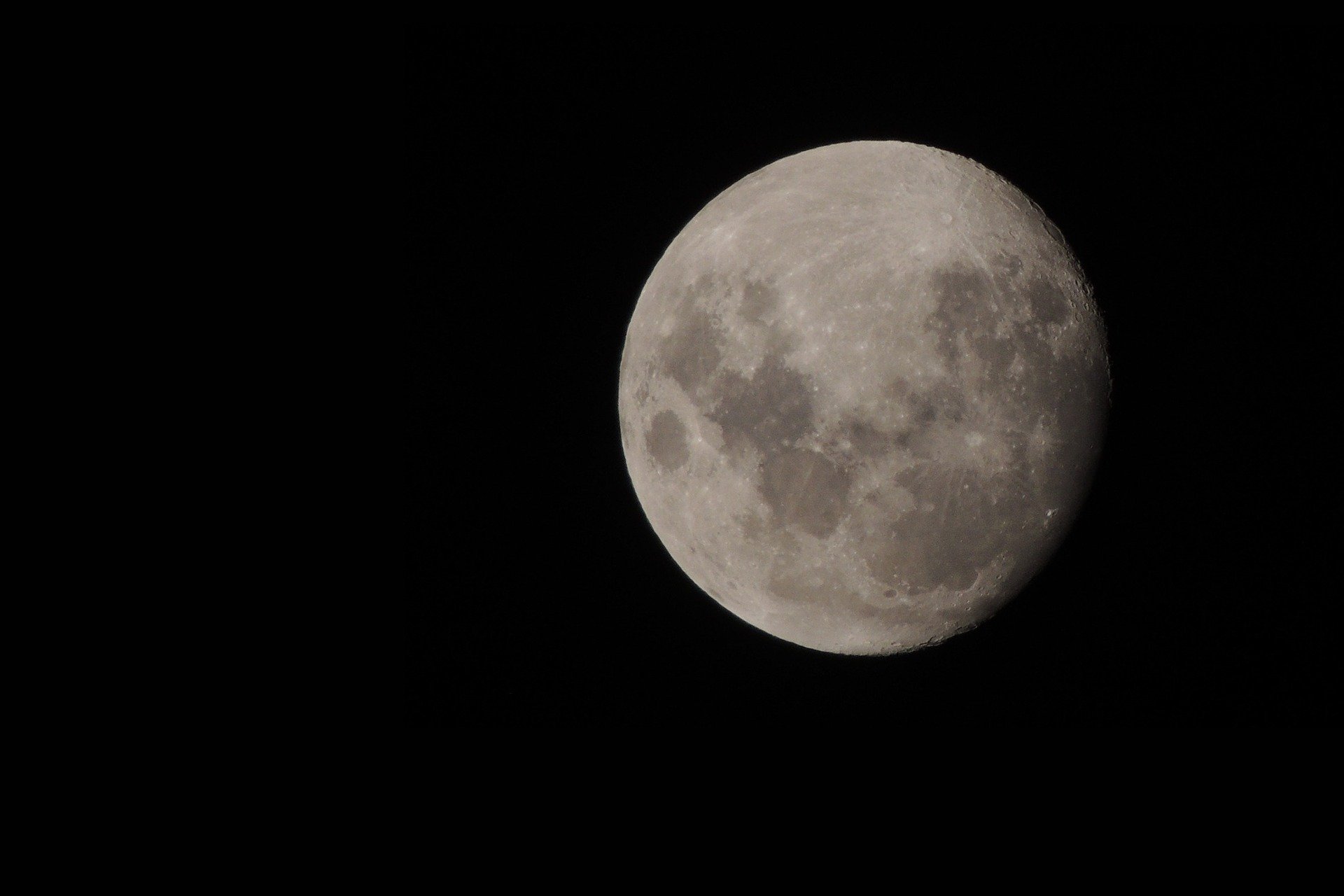 Hoje irá ocorrer a Super Lua. Saiba o horário que será visível