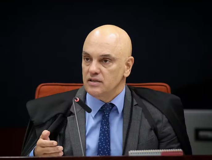 Alexandre de Moraes e Flávio Dino votam por manter Bolsonaro preso 