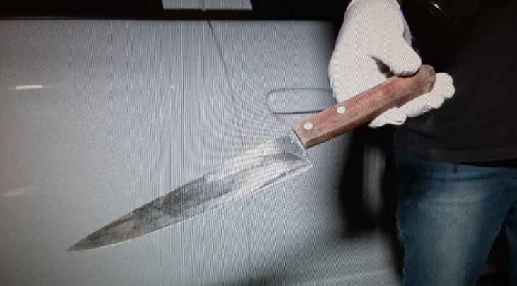 Com perfurações de faca, homem é encontrado jogado em rua de Manaus 