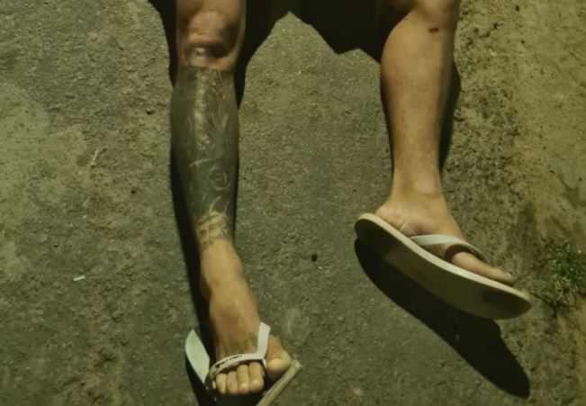 Homem morre ao ser crivado de balas enquanto caminhava em rua de Manaus