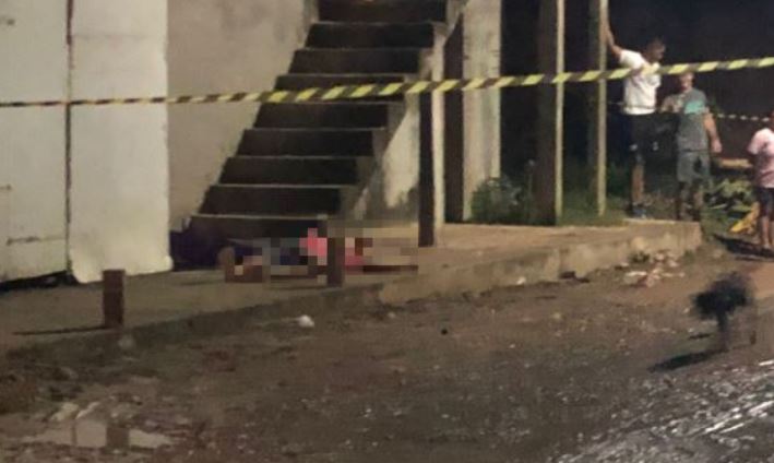 Homem tem rosto crivado de balas por ocupantes de carro em Manaus