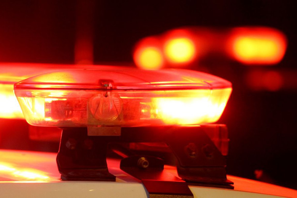 Assaltantes roubam carro e atiram na perna de motorista em Manaus