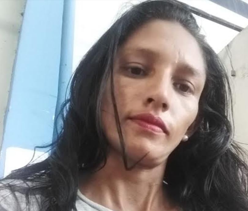 Mulher desaparece em Manaus após sair para vender bombons no semáforo