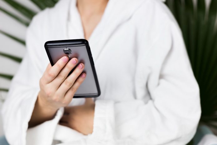 Militar filmada durante banho em quartel será indenizada