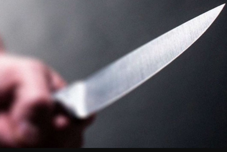 Homem mata esposa a facadas e depois tenta se matar em Manaus