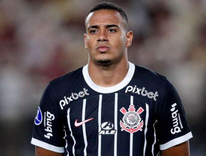 Alvo do Napoli, Murillo se surpreende com capa de jornal