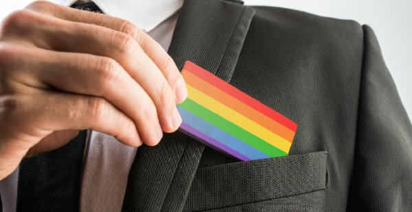 Homofobia no ambiente de trabalho leva empresa a ser condenada