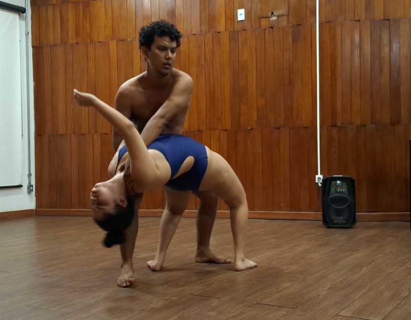 Espetáculo 'Nado Sincronizado' reflete sobre os desafios do amor