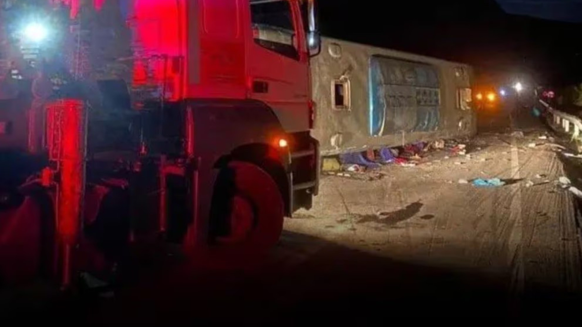 Ônibus tomba em 'curva da morte' e deixa sete mortos em Minas Gerais