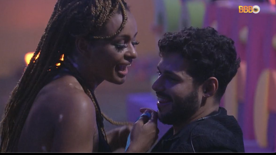 BBB 22: Após beijo triplo, Natália tenta ficar com Rodrigo e leva fora 