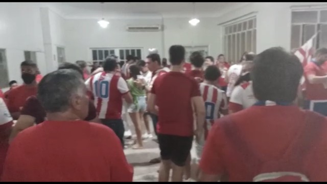 Náutico faz festão da vitória com 100 pessoas e é autuado por aglomeração 