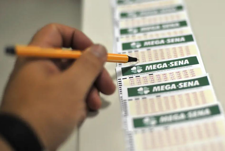 Mega-Sena não tem ganhador e prêmio vai para R$ 15 milhões