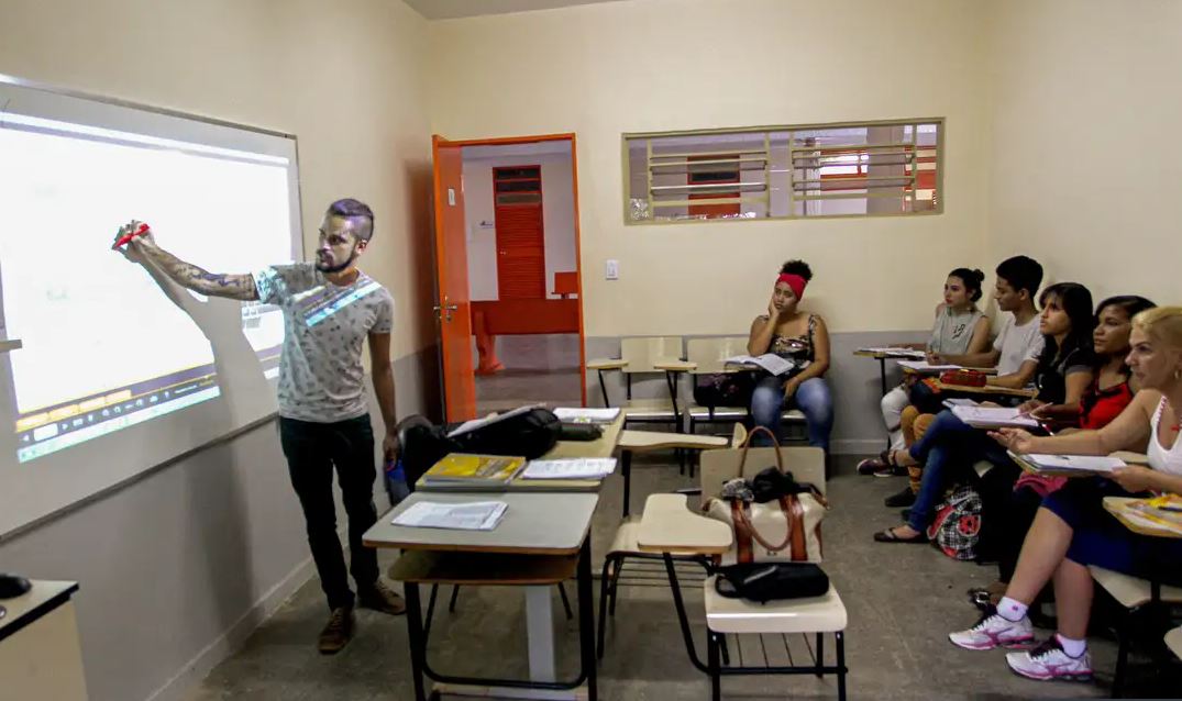 Governo inicia pagamento da 4° parcela do programa Pé-de-Meia 