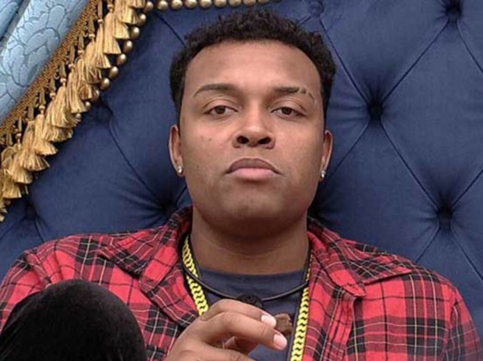 Em hotel com participantes, Nego Di detona ex-bbbs: ‘fingindo ser amigos’