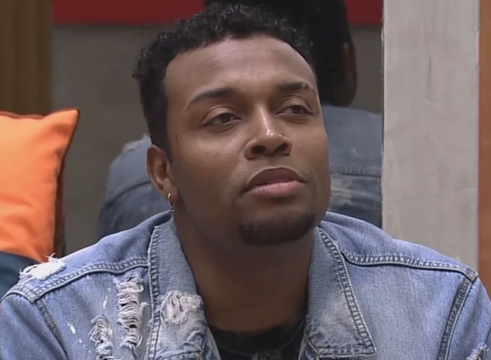 Nego Di diz que Karol Conká é manipuladora: ‘Me senti usado’