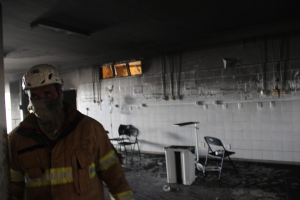 Sobe para 4 número de mortos em incêndio em hospital de Sergipe