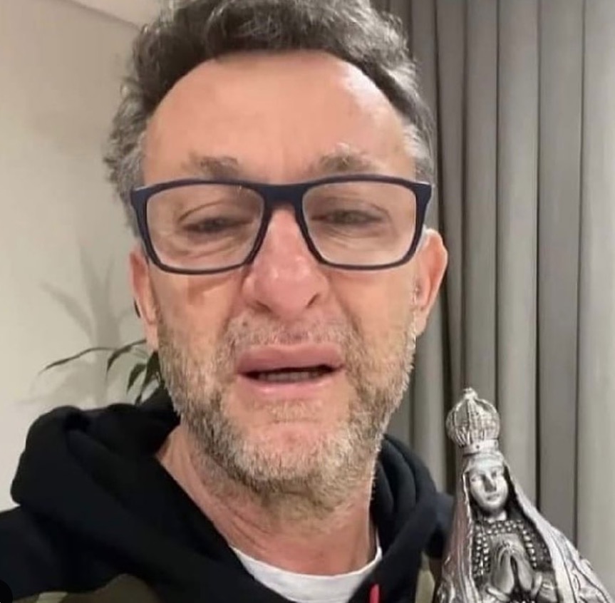 Neto chora ao falar da morte do irmão aos 46 anos: ‘Foi um guerreiro’