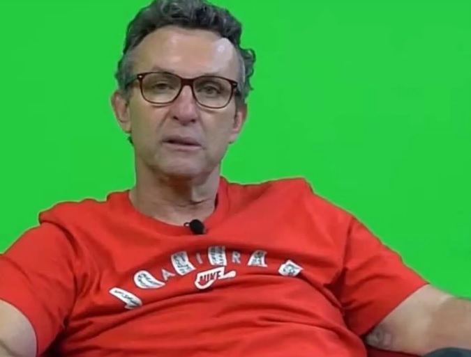 Craque Neto revela lutar contra depressão há 12 anos e chora em homenagem