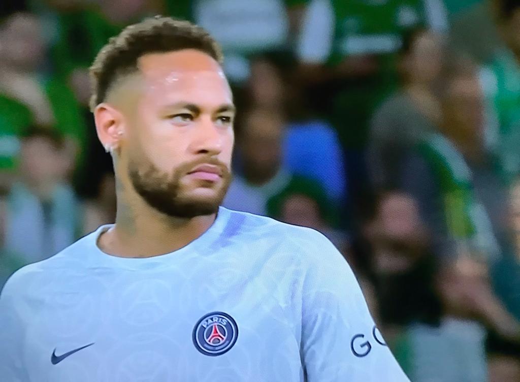 Neymar leva cartão amarelo e Brasil derrota Gana na França