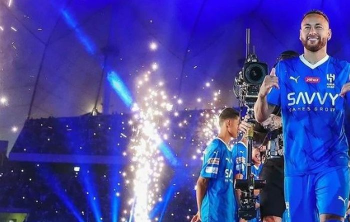 Em Riad, Neymar é apresentado antes de partida do Al Hilal