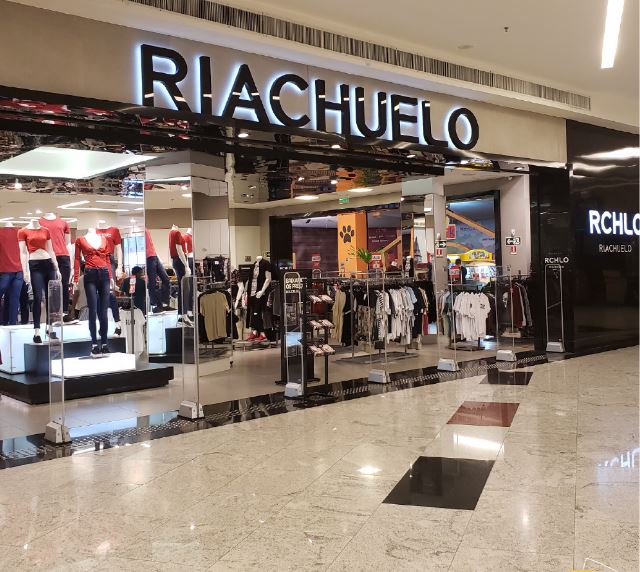 Segurança da Riachuelo é preso por acusar cliente negro de roubar meias