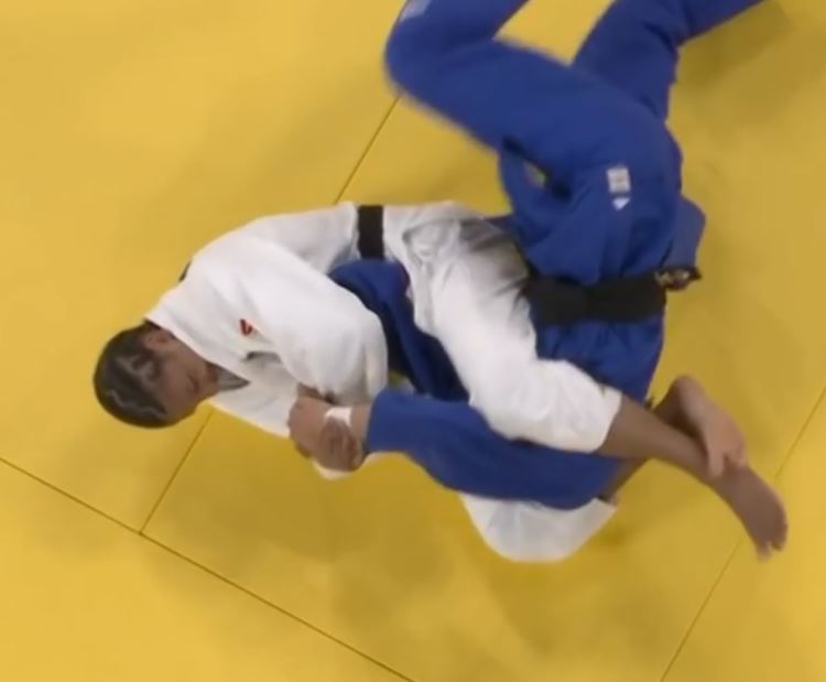 Judoca Rafaela Silva estreia com vitória e avança em busca do ouro em Paris