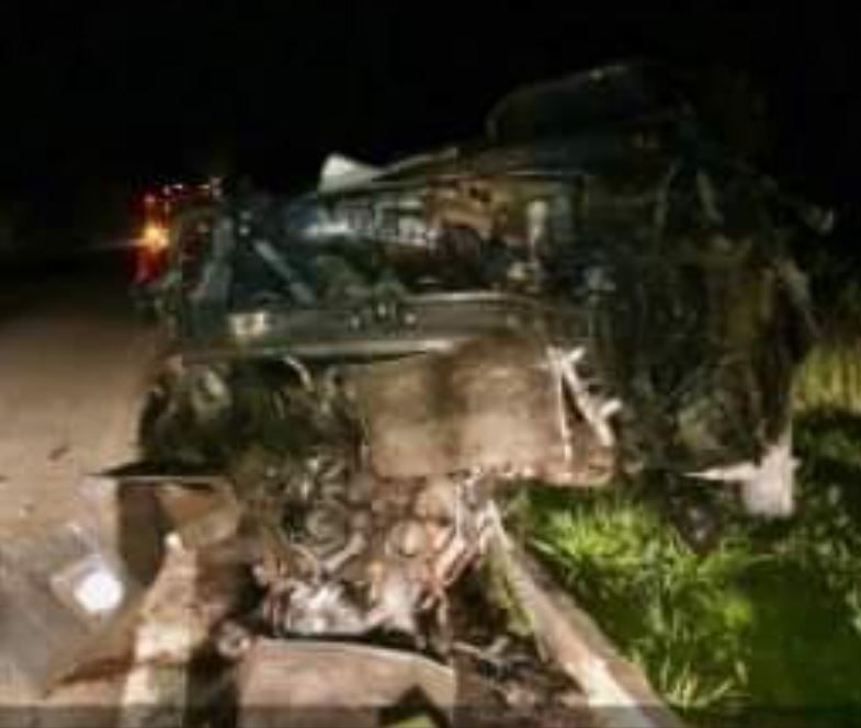 Acidente grave entre táxi e caminhão deixa passageiros feridos na BR-174