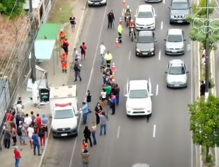 Acidente fatal causa congestionamento quilométrico na av. Coronel Teixeira