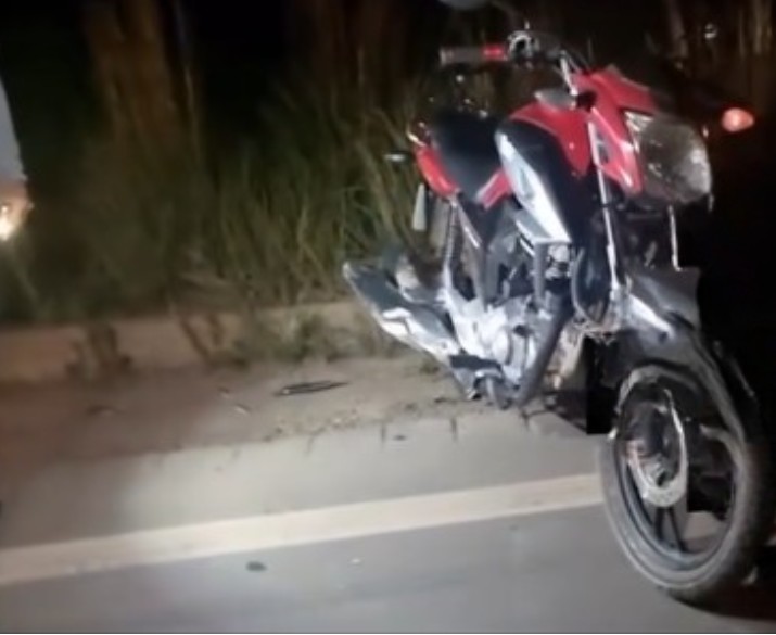 Moto cai em cratera na BR-174 e casal fica ferido ao ser arremessado