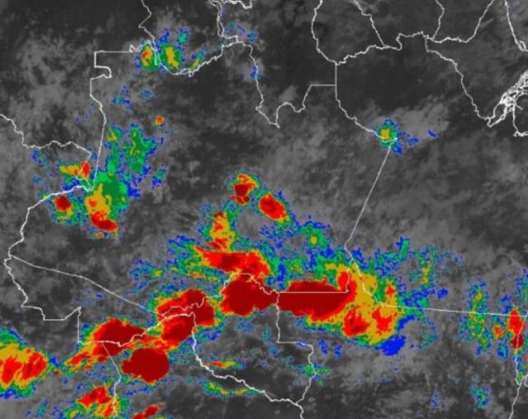 Manaus e outros municípios têm alerta de chuva intensa nesta terça-feira