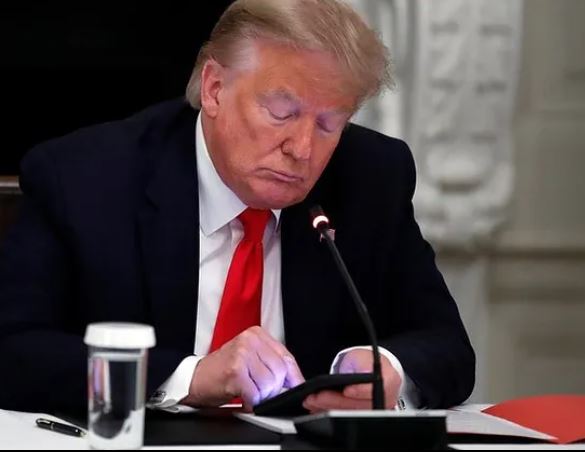 Casa Branca diz que não sabia de operação do FBI na mansão de Trump