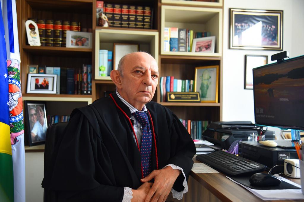 Domingos Chalub assina a nomeação de três novos juízes para o TJAM  