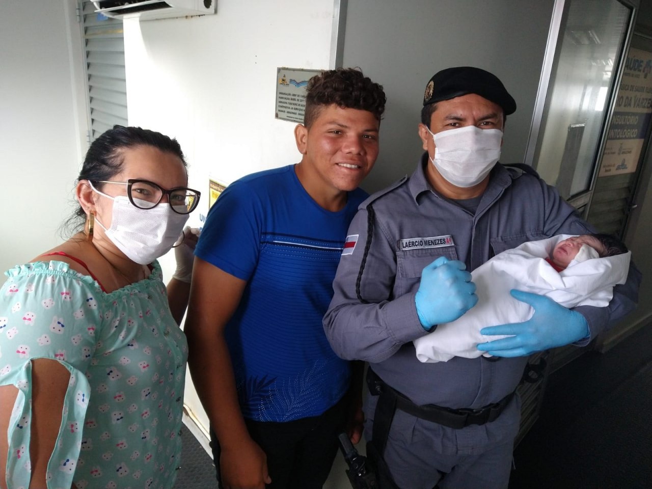 Adolescente de 15 anos dá a luz dentro de balsa no Amazonas 