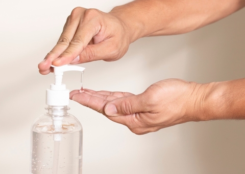 Álcool em gel vira item obrigatório da cesta básica no Amazonas