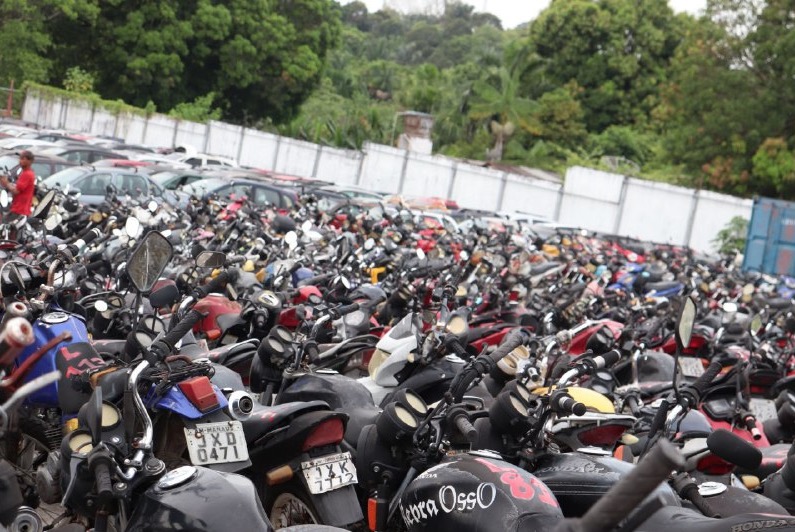 Detran prepara terceiro leilão com mais de mil veículos em Manaus 