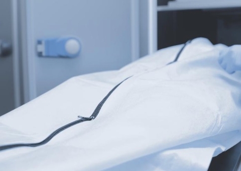 Homem morre afogado enquanto nadava com amigo perto de flutuante em Manaus