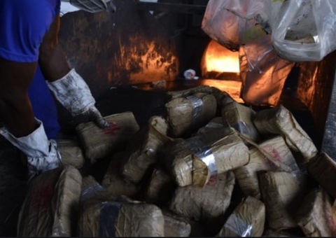 Mais de 1 tonelada de drogas apreendidas são incineradas em Manaus