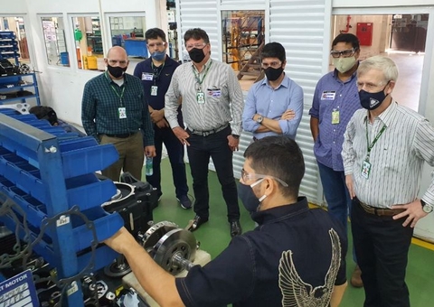 Indústria de duas rodas recebe visita do titular da Suframa