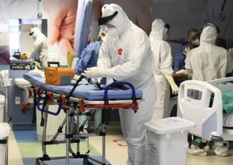 Atendimentos e internações por covid-19 voltam a subir em Manaus