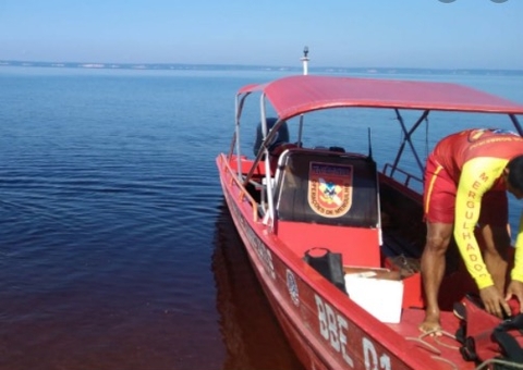 Busca por jovem arrastado pela correnteza na praia do Açutuba é retomada