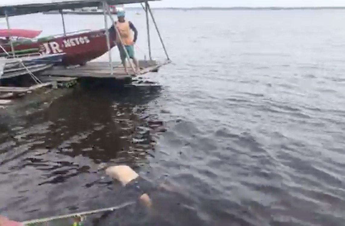 Trabalhadores encontram corpo boiando próximo a flutuante em Manaus 