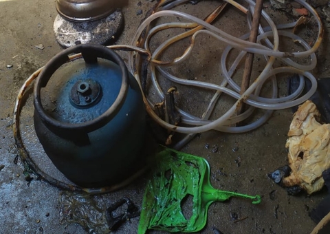 Casa incendeia enquanto homem fazia almoço em Manaus