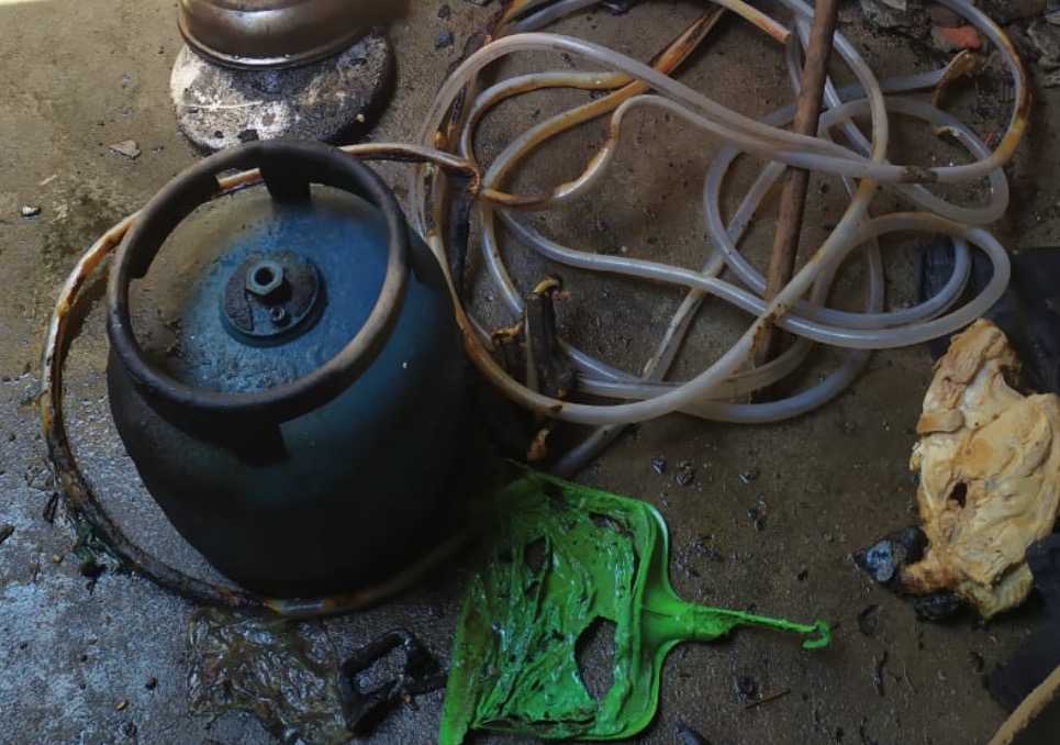 Casa incendeia enquanto homem fazia almoço em Manaus