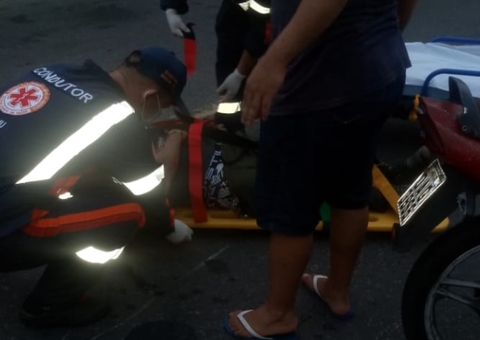 Motociclista fica ferido ao passar por lombada e ser arremessado em Manaus