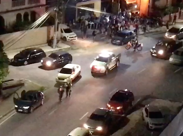 Confusão: Motorista é perseguido ao tentar fugir 2 vezes de blitz em Manaus